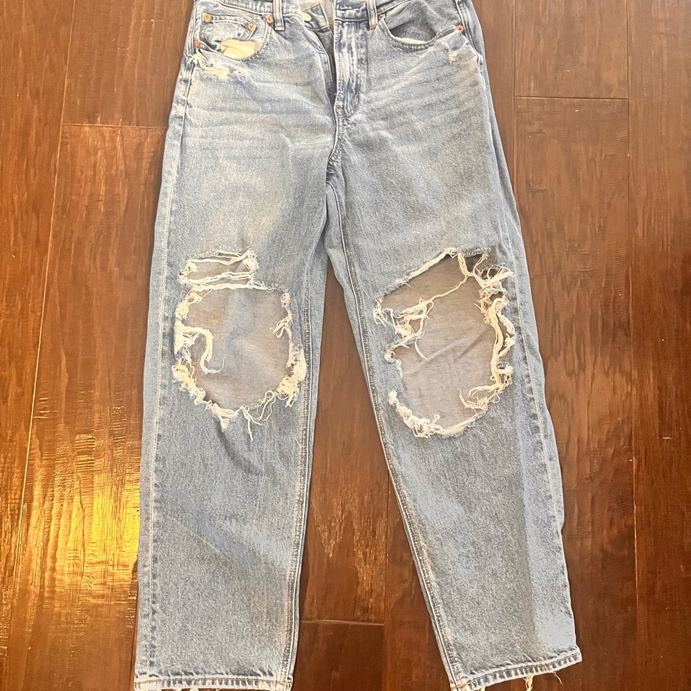 American Eagle Outfitters Light Blue Distressed Jeans
